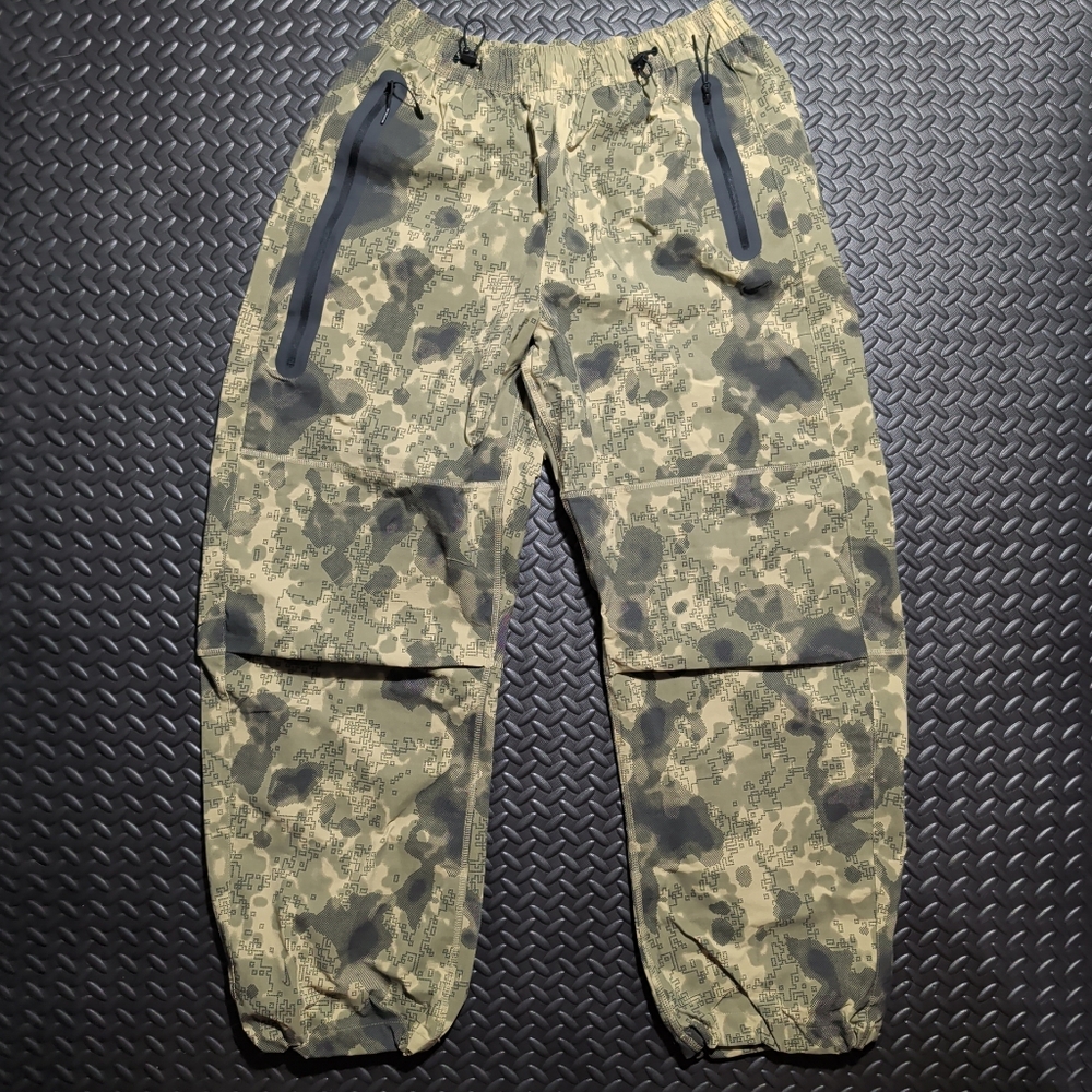 Nike Tech Men's Dri-FIT Woven Camo Loose-Fit Pants HV0972-210 size Medium
